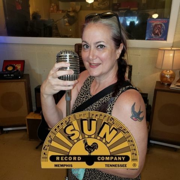 Meet your Posher, Megan - Picture 1 of 1